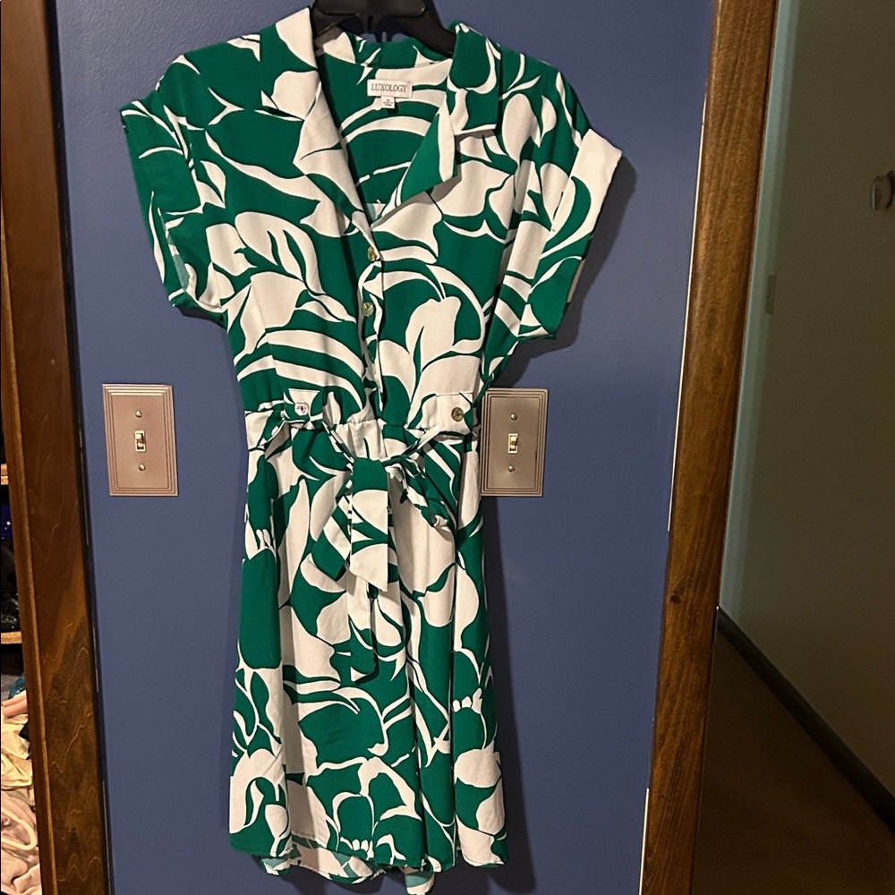 Luxology Green and White Leaf Print Mini Dress